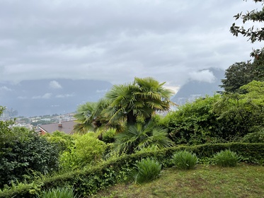 POSIZIONE UNICA - VISTA LAGO - GIARDINO PRIVATO - COMODISSIMO AL CENTRO DI LUGANO E ALLA STAZIONE